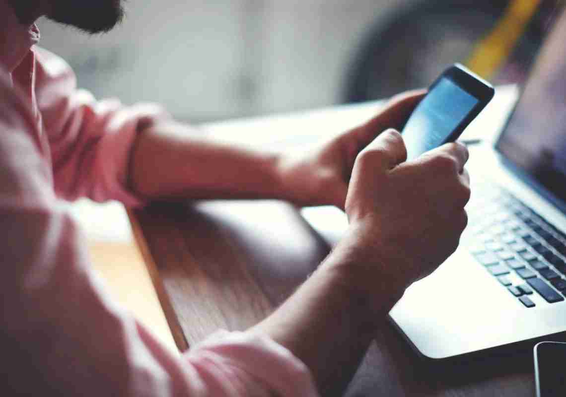 Golpes digitais se intensificam no fim do ano e exigem atenção da população